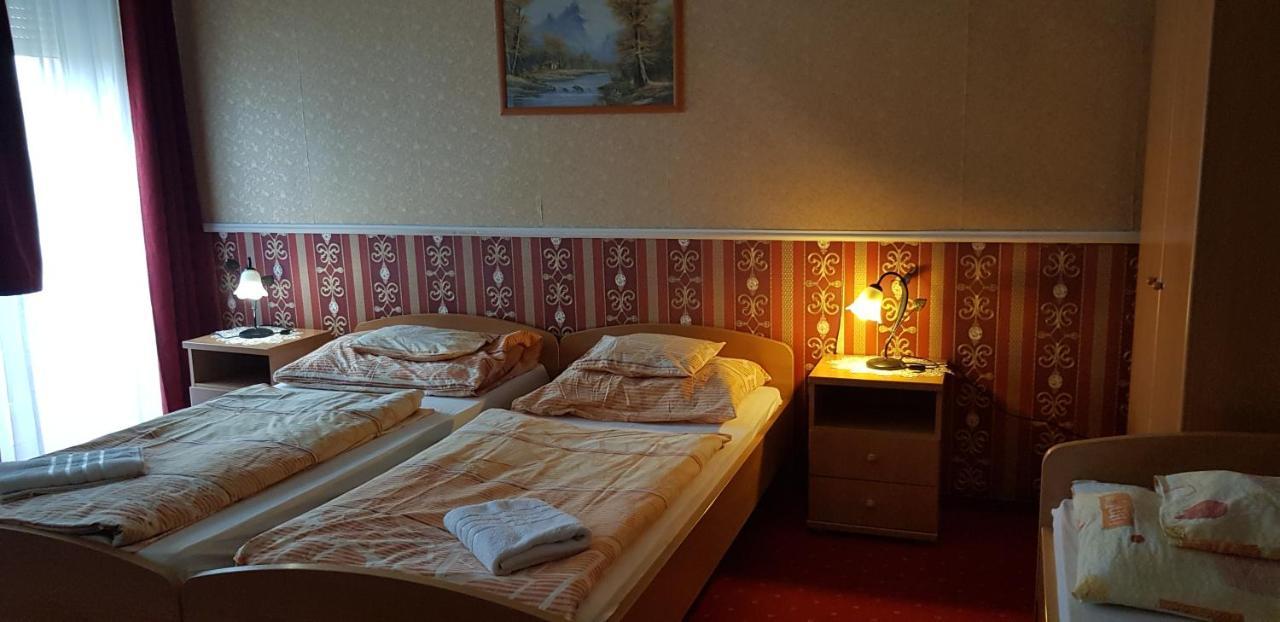 Bed and Breakfast Kalman Panzio Сегед Экстерьер фото