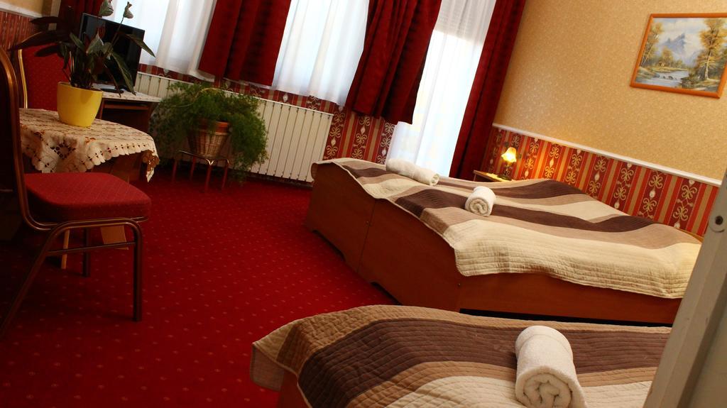 Bed and Breakfast Kalman Panzio Сегед Экстерьер фото